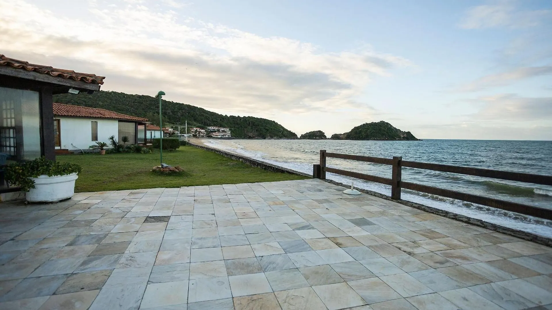 Casa Com 3Qtos E Churrasqueira Em Buzios | Cbr 20 Brazil