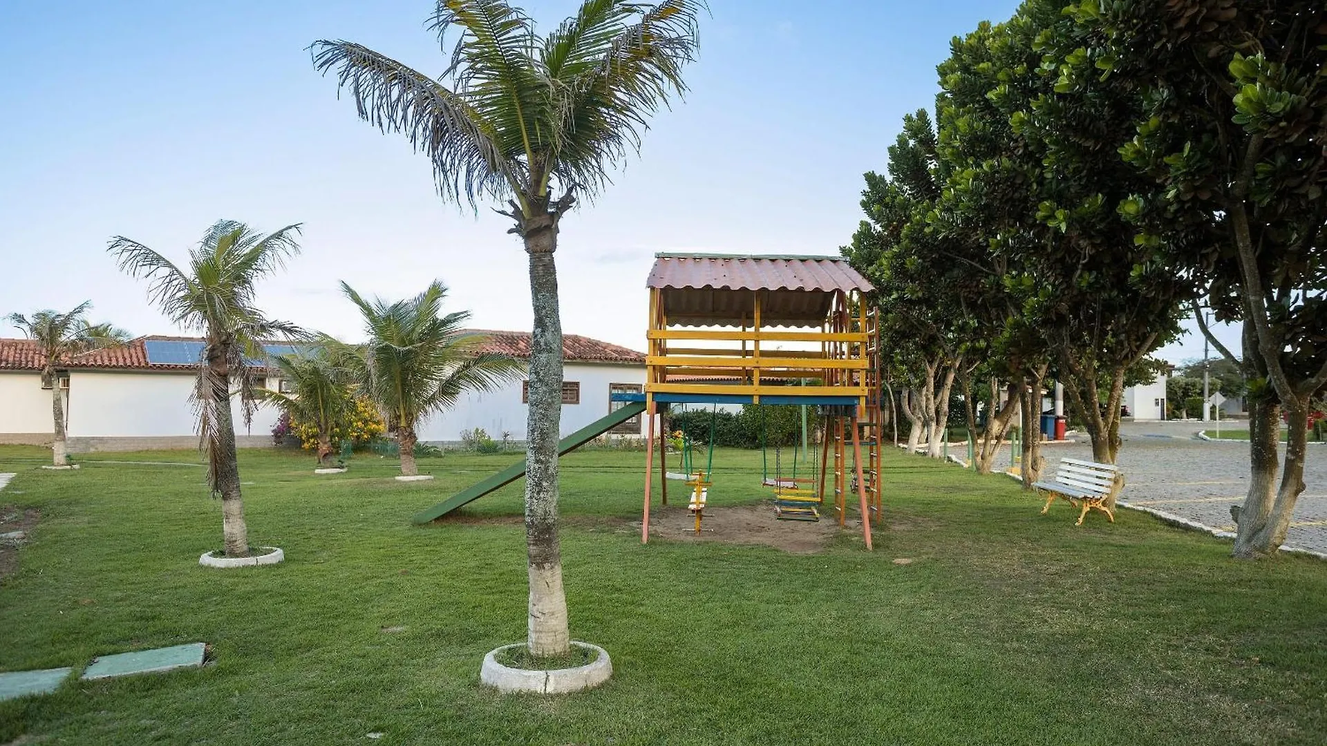 Casa Com 3Qtos E Churrasqueira Em Buzios | Cbr 20