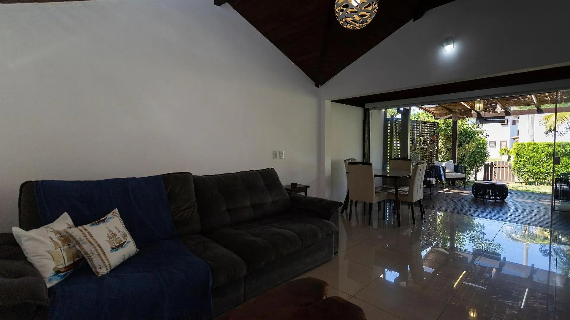 Casa Com 3Qtos E Churrasqueira Em Buzios | Cbr 20